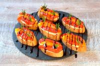 Брускетта с печеным болгарским перцем и сливочным сыром (7 шт)